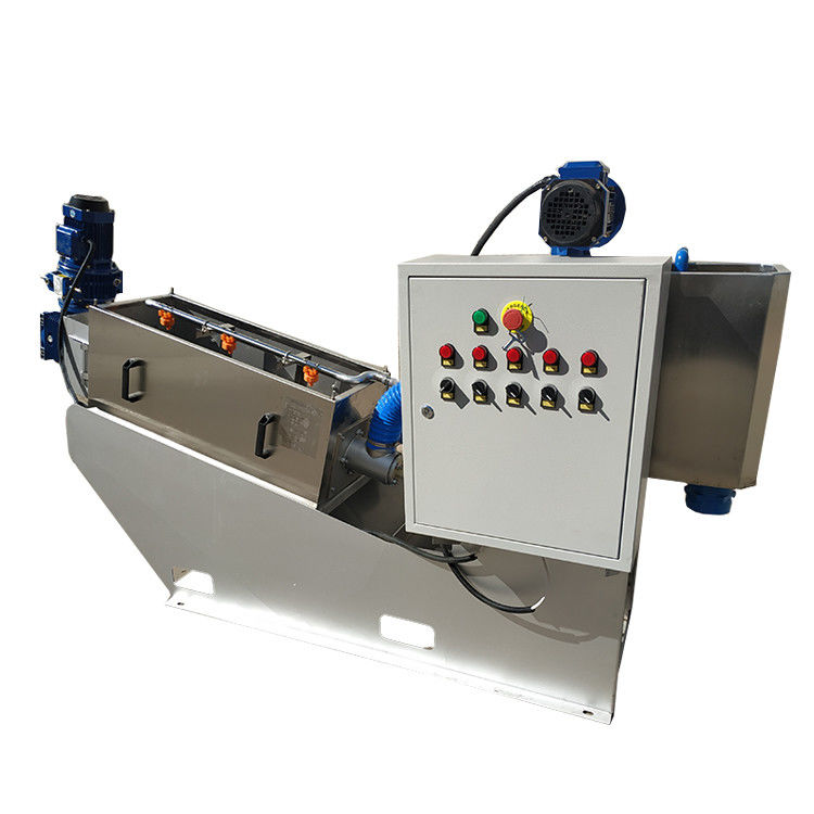 SS304 স্ক্রু টাইপ স্লাজ ডিহাইড্রেটর চারণভূমি স্যুয়েজ ট্রিটমেন্ট স্বয়ংক্রিয় 3m3/H